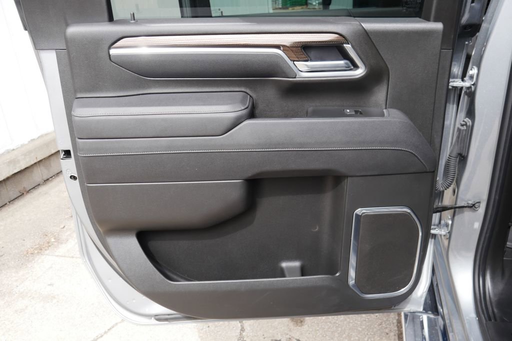 Used 2025 Chevrolet Silverado 2500 LT w/ Convenience Package image 30