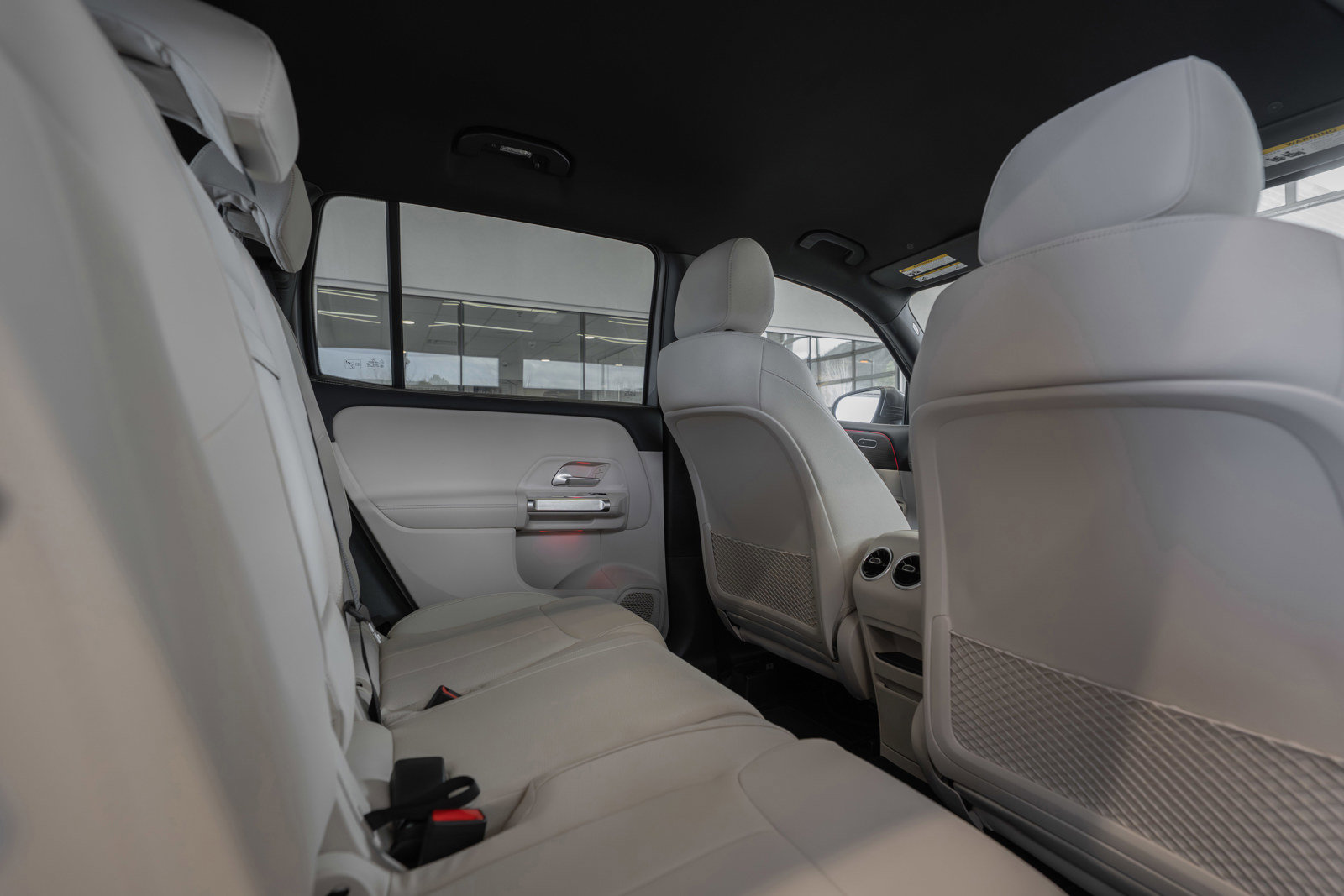 Used 2025 Mercedes-Benz GLB 250 4MATIC image 28