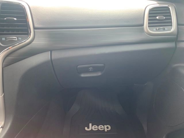 Used 2021 Jeep Grand Cherokee Laredo image 16