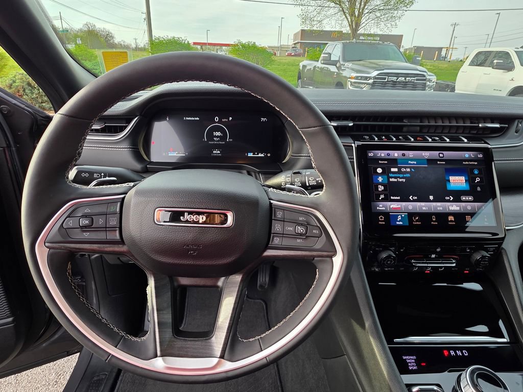 Used 2024 Jeep Grand Cherokee L Limited w/ Black Appearance Package image 15