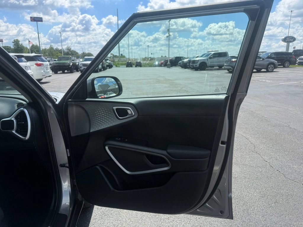 Used 2025 Kia Soul LX w/ LX Technology Package FWD image 45