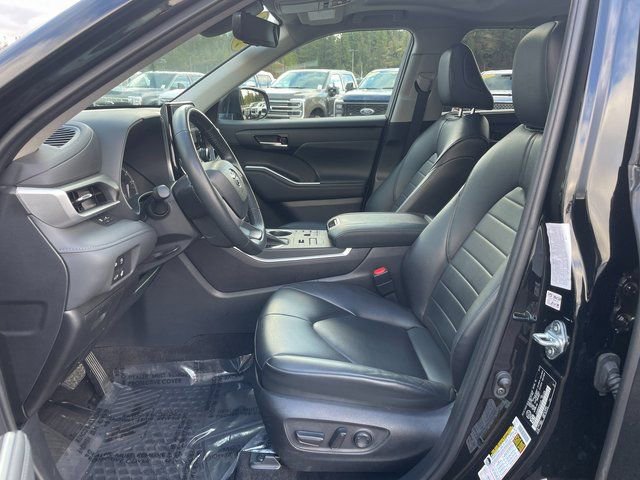 Used 2023 Toyota Highlander XLE image 2
