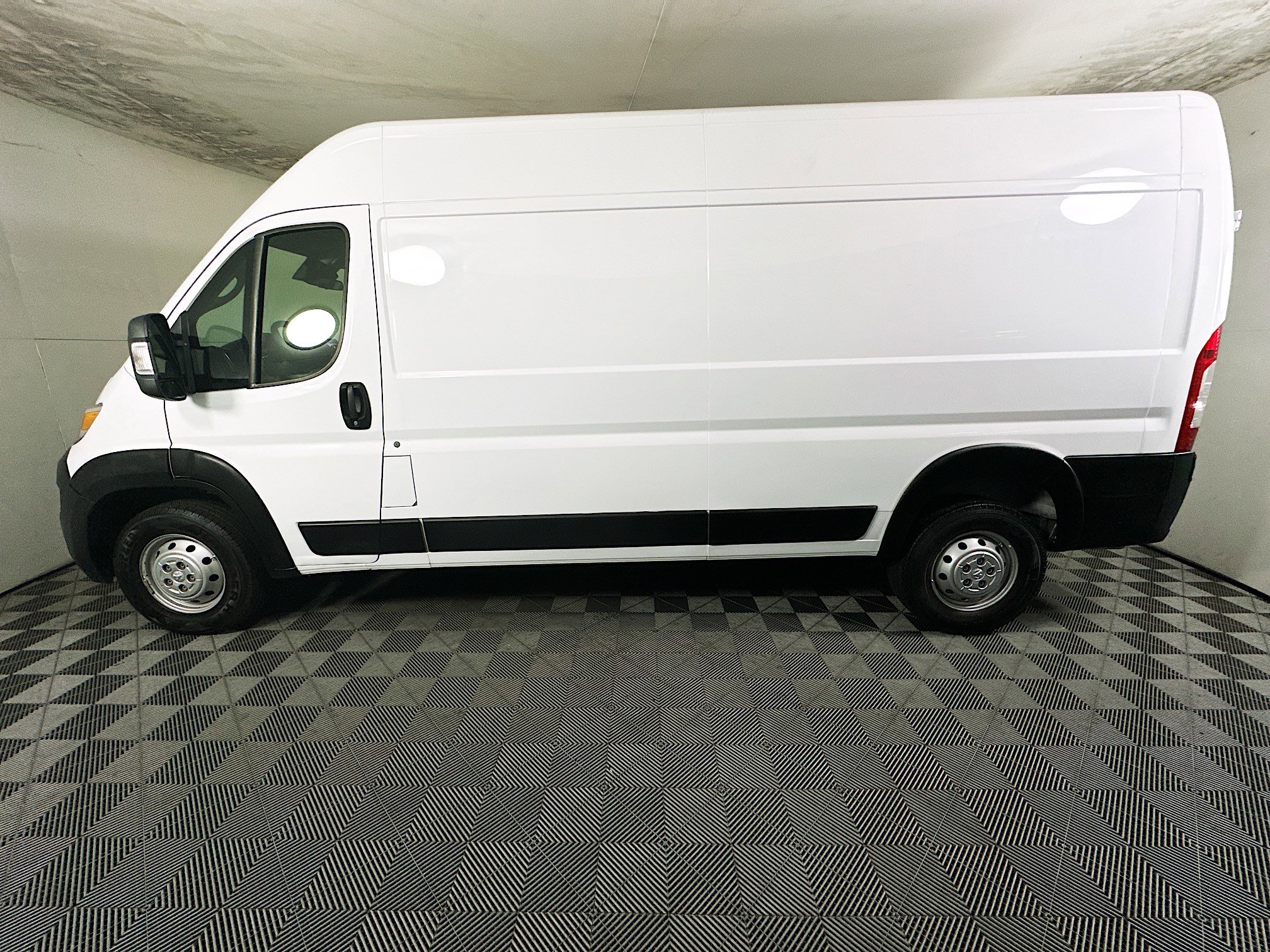 Used 2023 RAM ProMaster 2500 FWD image 6