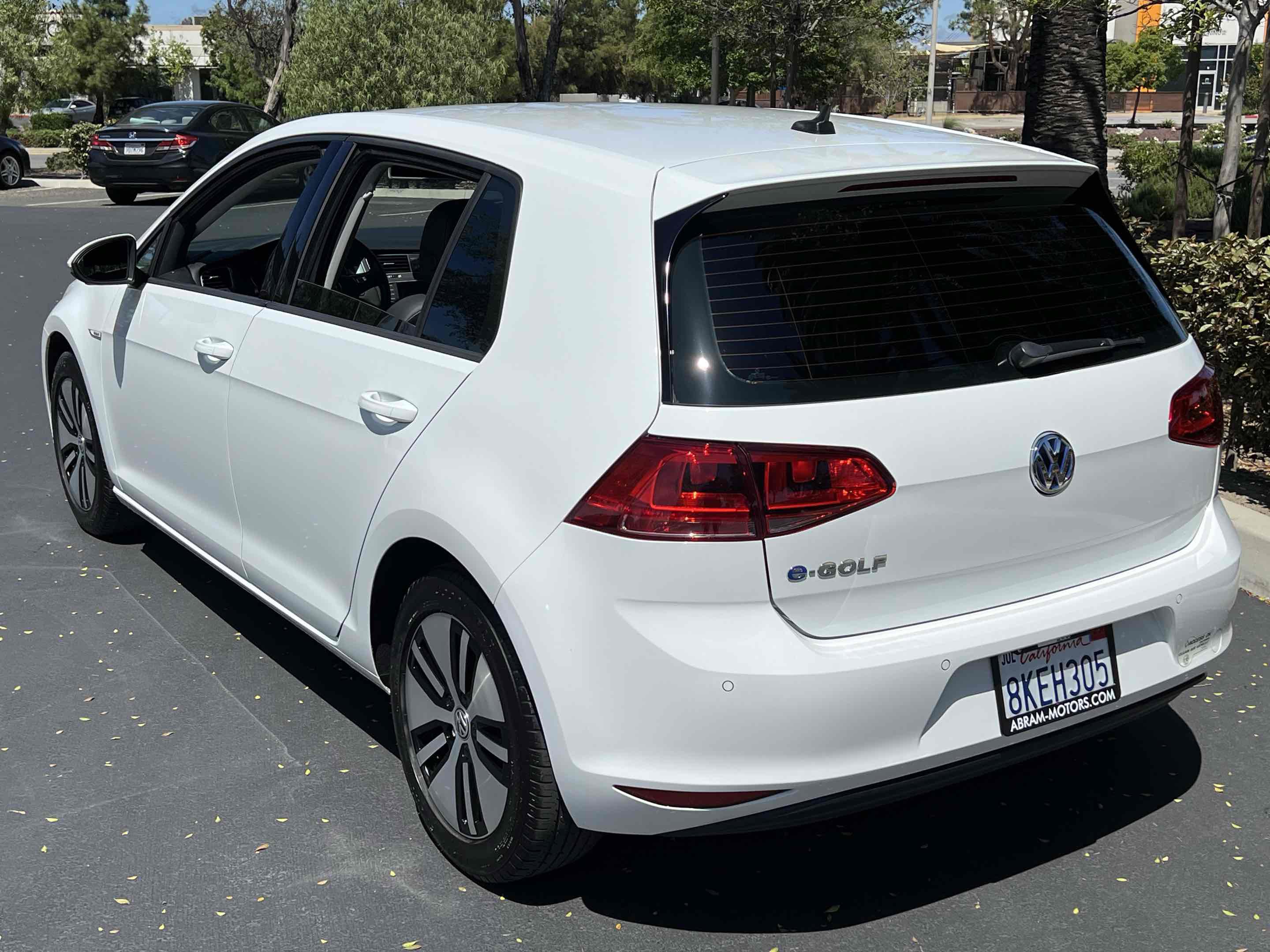 Used 2015 Volkswagen e-Golf SEL Premium FWD image 2