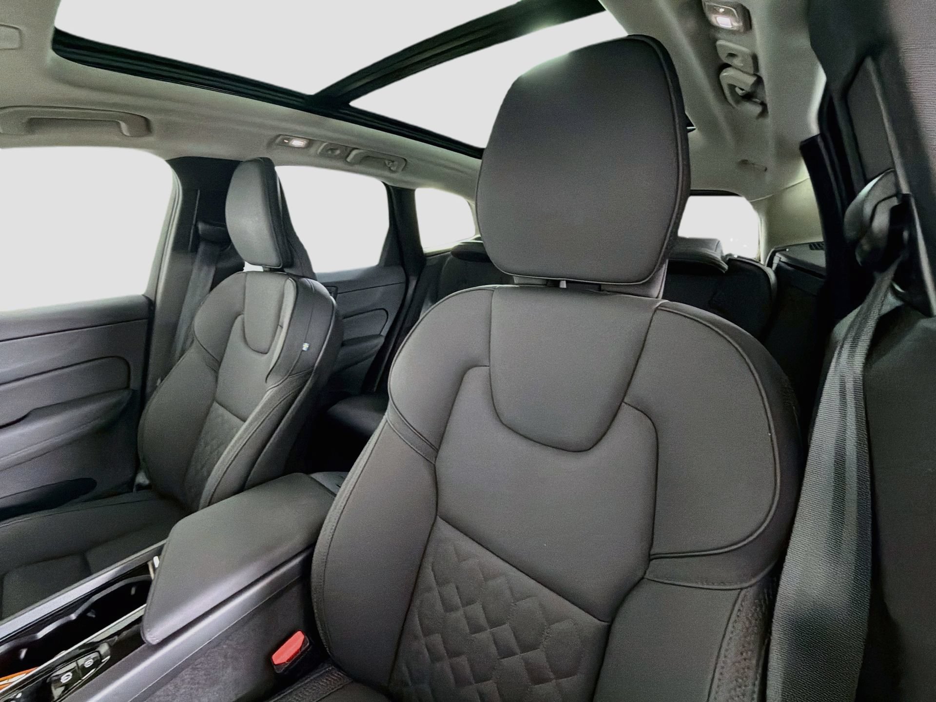 Certified 2026 Volvo XC60 B5 Plus AWD/4WD image 21