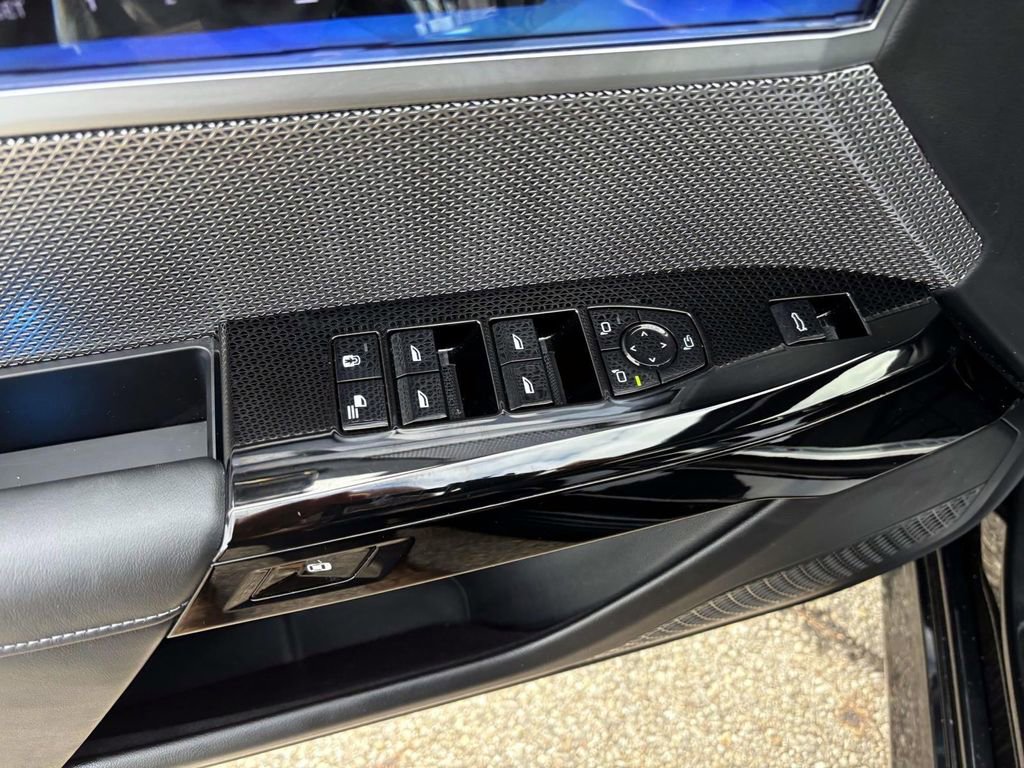 Used 2024 BMW 760i xDrive w/ Executive Package image 13