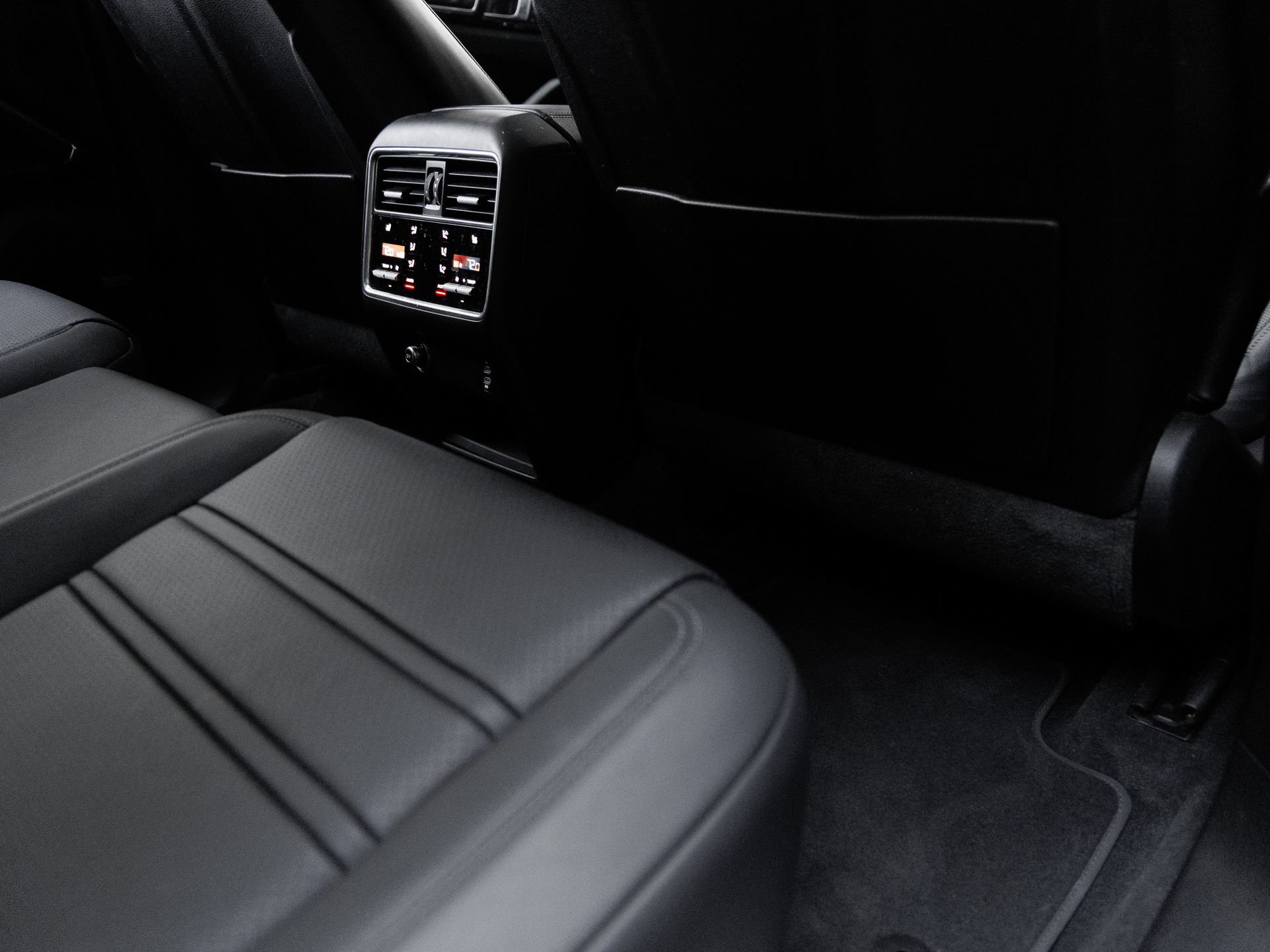 Certified 2023 Porsche Cayenne S AWD/4WD image 33