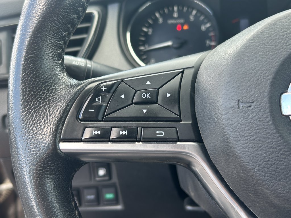 Used 2019 Nissan Rogue S AWD/4WD image 18