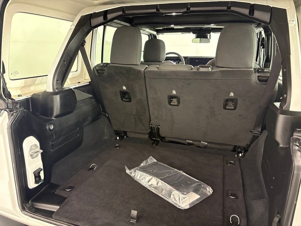 Used 2025 Jeep Wrangler Unlimited Sport AWD/4WD image 18