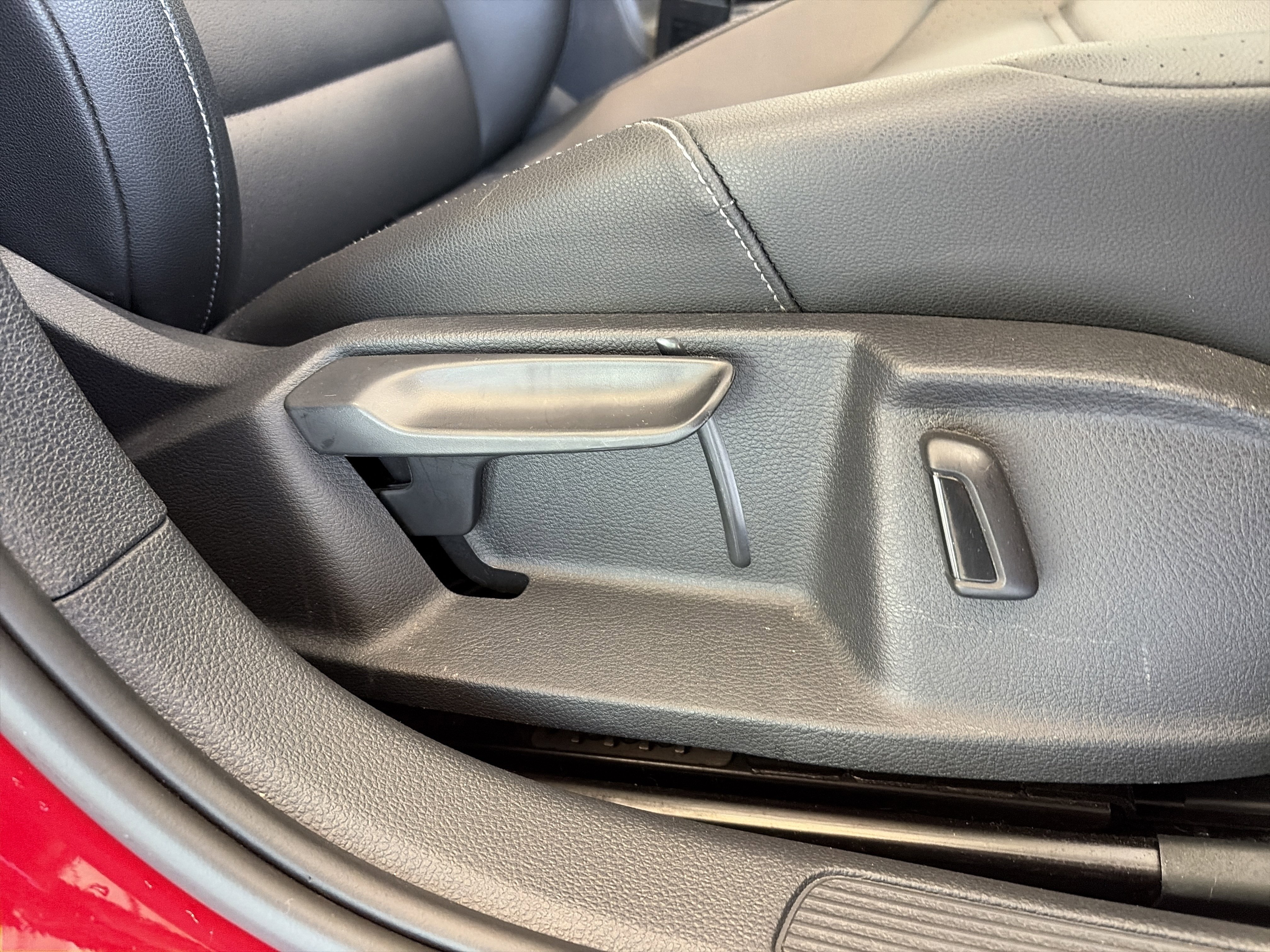 Used 2016 Volkswagen Golf Limited Edition FWD image 32