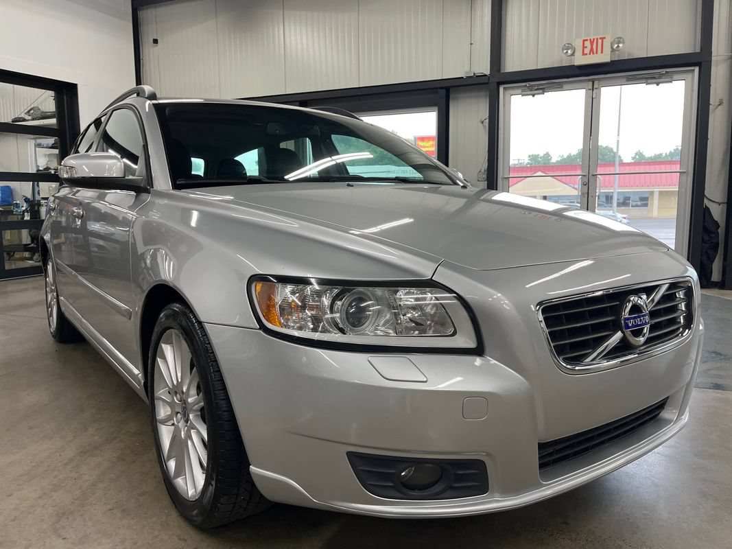 Used 2011 Volvo V50 T5 w/ Preferred Pkg FWD image 25