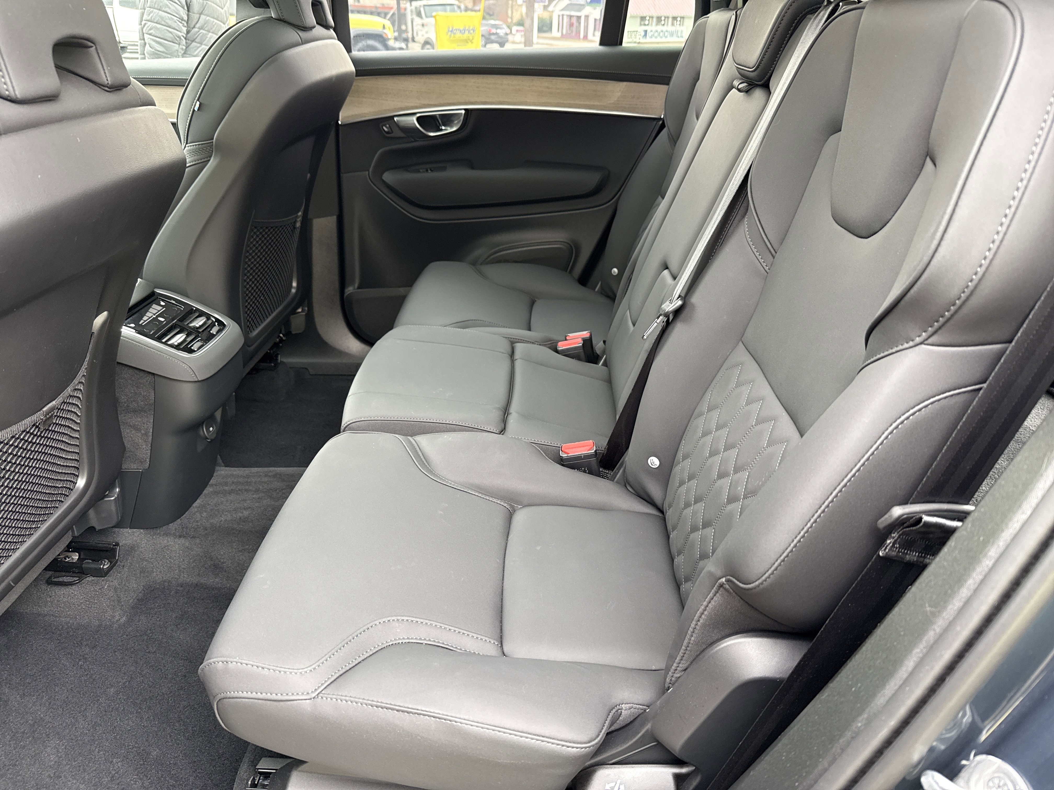 Used 2025 Volvo XC90 B6 Plus image 31