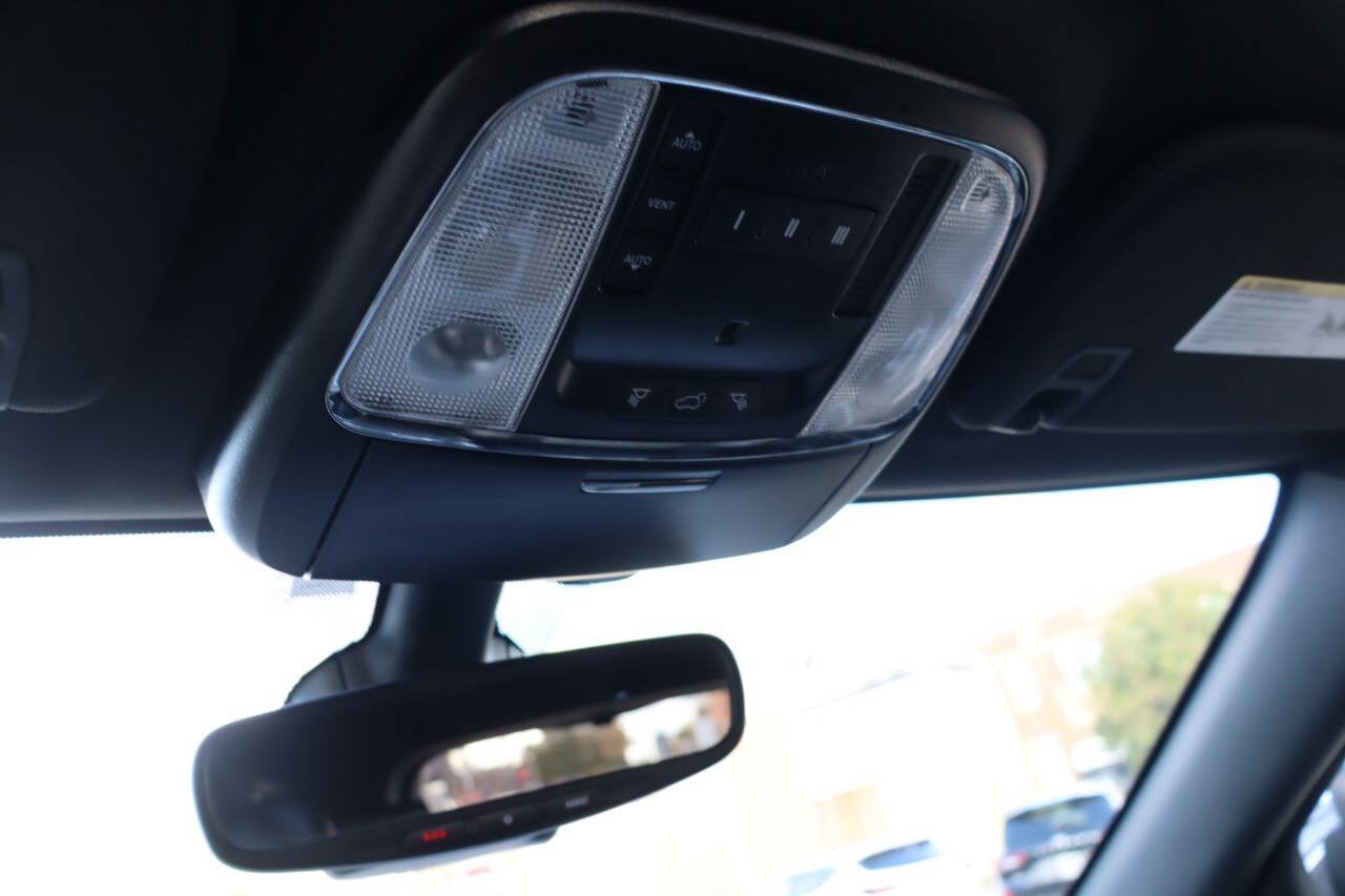 Used 2019 Jeep Grand Cherokee Limited AWD/4WD image 19