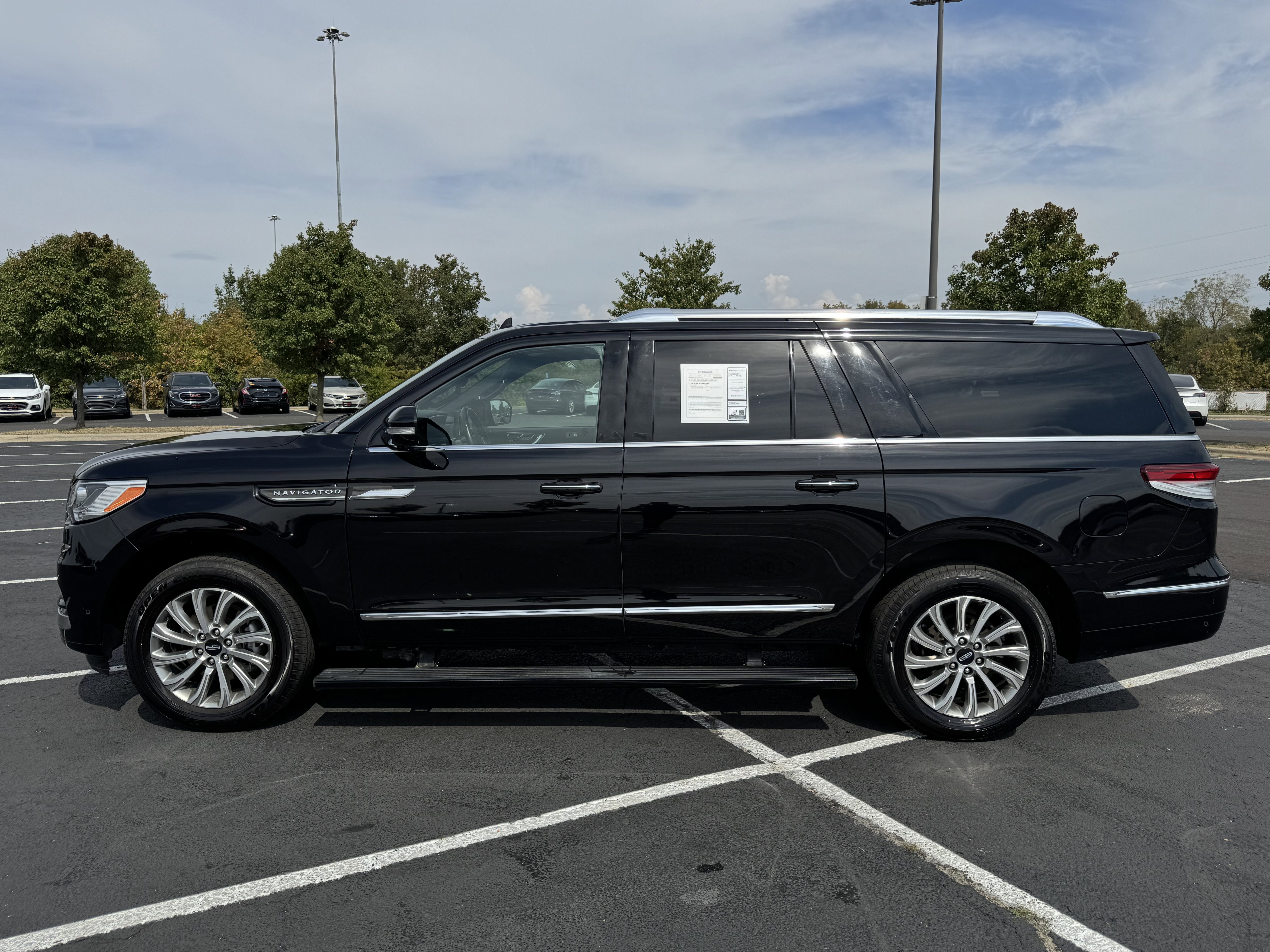 Used 2024 Lincoln Navigator L 4WD image 9