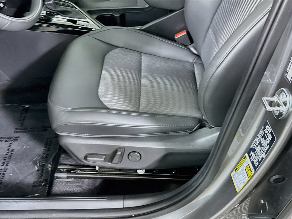 Used 2025 Kia Niro EX Touring FWD image 24