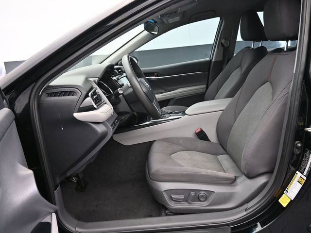 Used 2020 Toyota Camry LE image 38