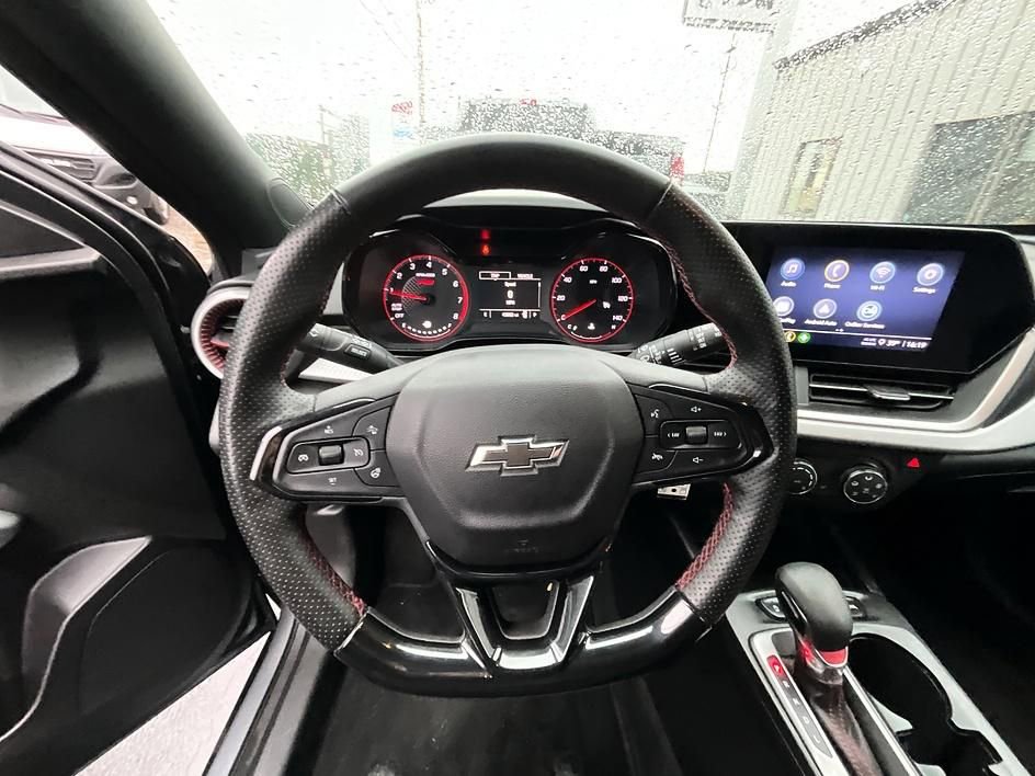 Used 2024 Chevrolet Trax RS image 28
