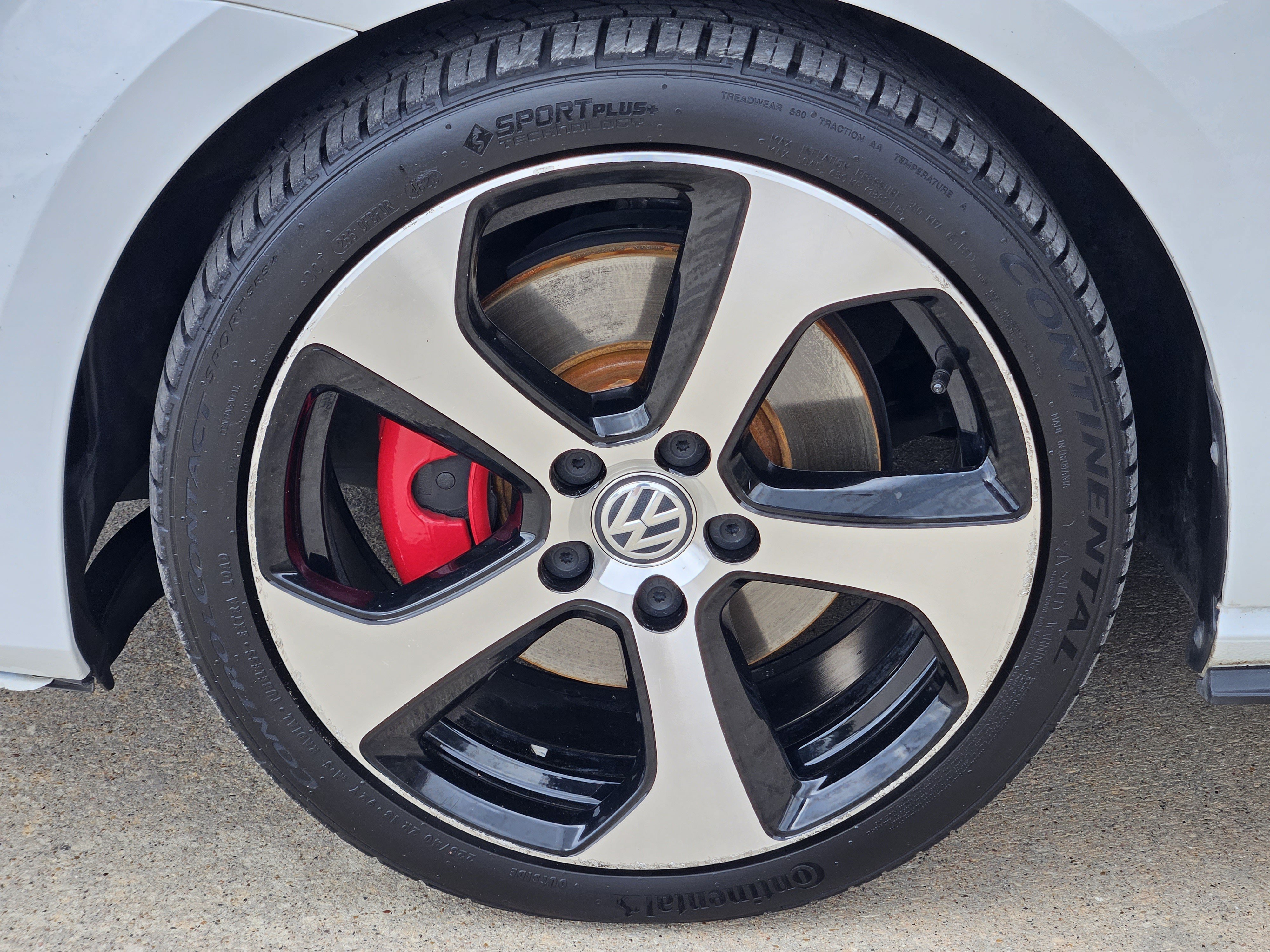 Used 2017 Volkswagen Golf 4-Door FWD image 13