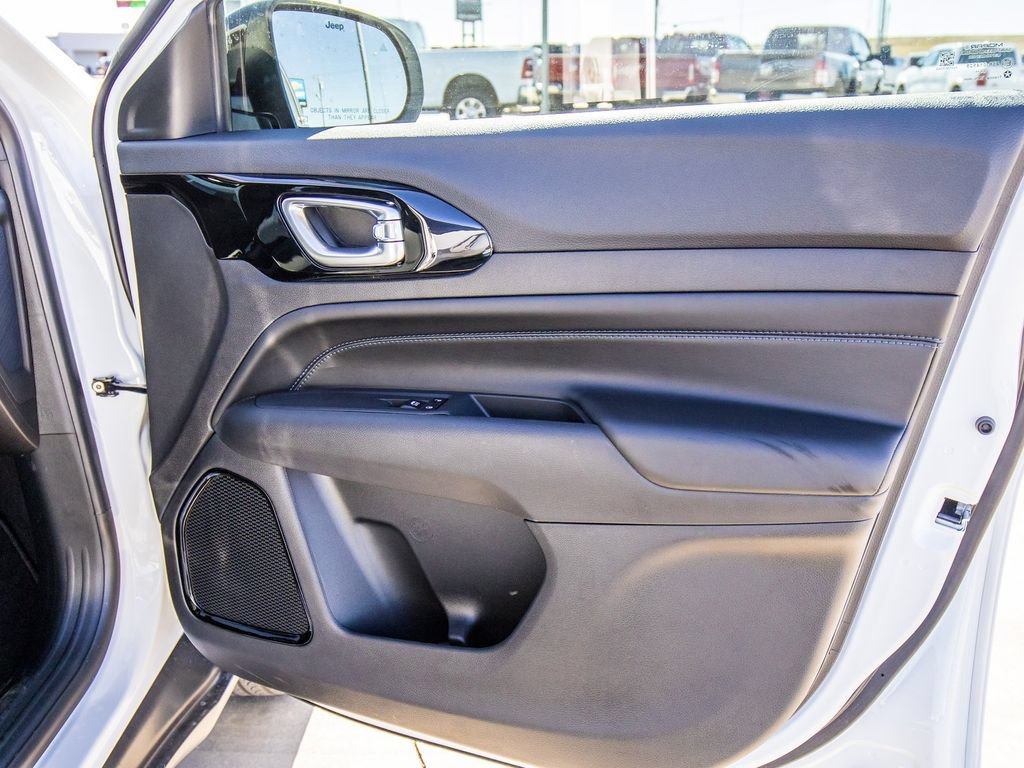 New 2026 Jeep Compass Latitude AWD/4WD image 32