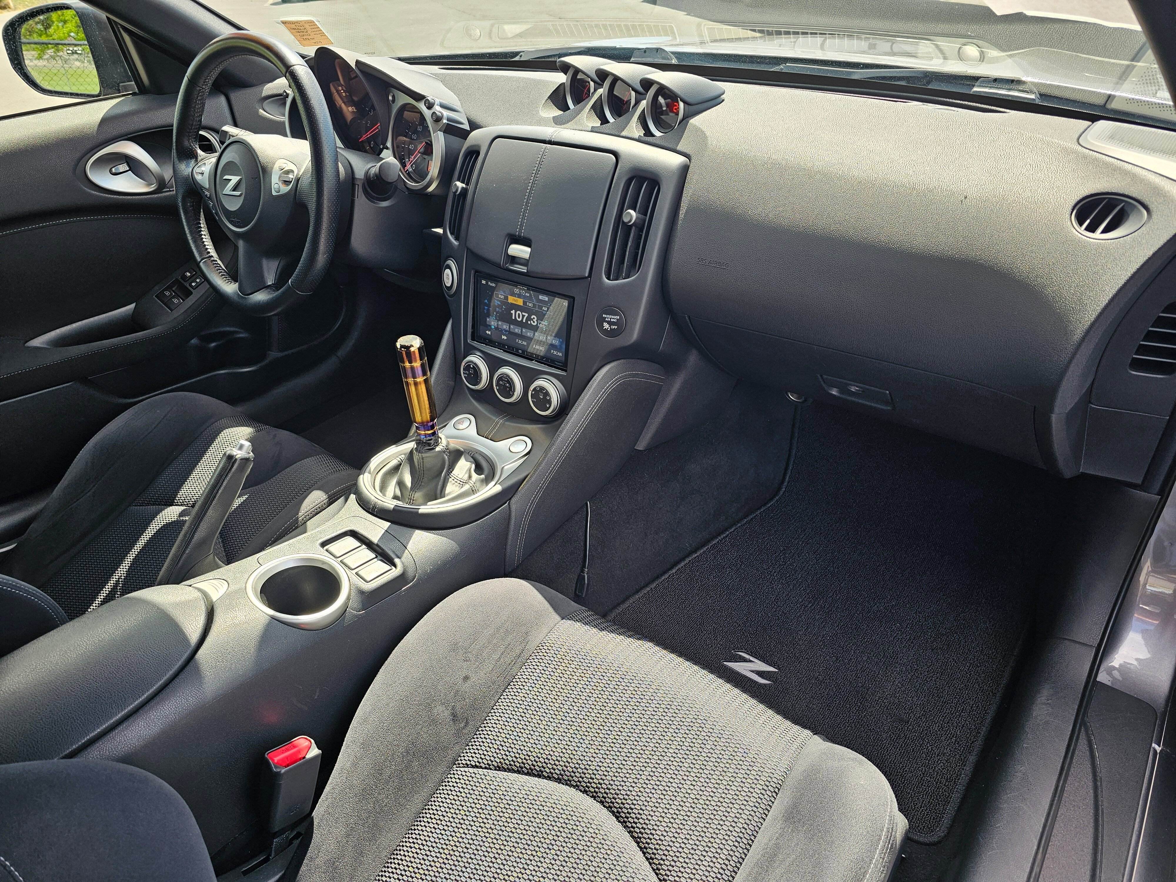 Used 2017 Nissan 370Z Coupe RWD image 11