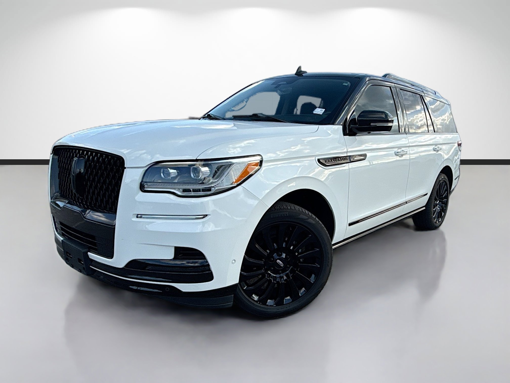 Used 2023 Lincoln Navigator Black Label image 1