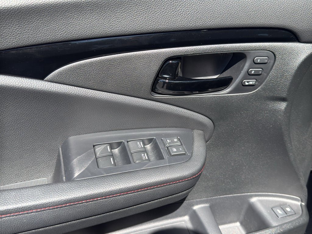 Used 2025 Honda Passport Black Edition image 10