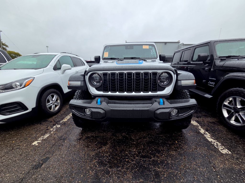 Used 2024 Jeep Wrangler Unlimited Rubicon 4xe AWD/4WD image 2