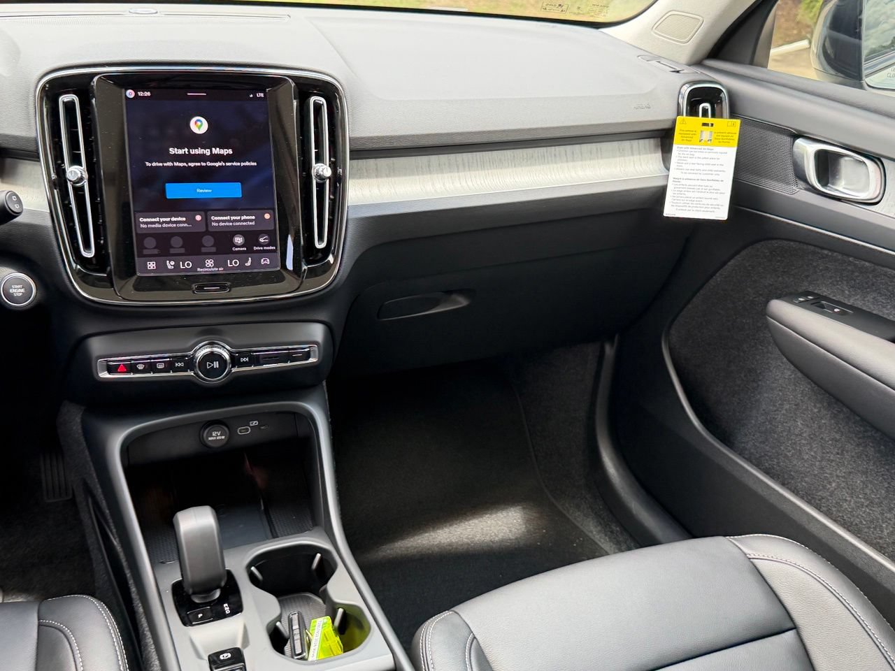 New 2026 Volvo XC40 B4 Core w/ Climate Package FWD image 13