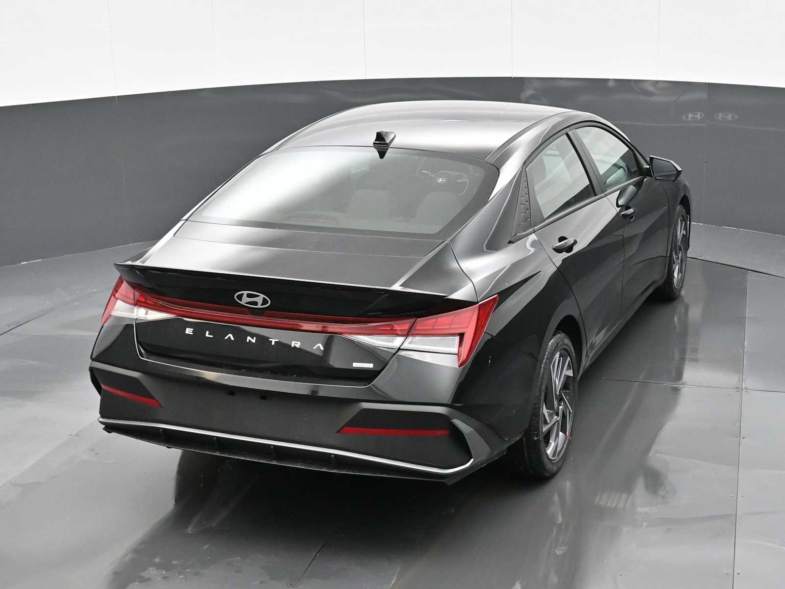 Certified 2025 Hyundai Elantra SEL FWD image 30
