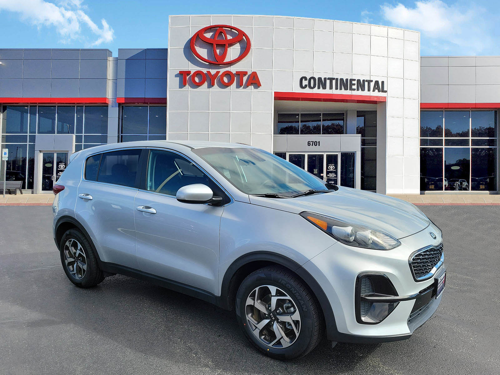 Used 2021 Kia Sportage LX image 2