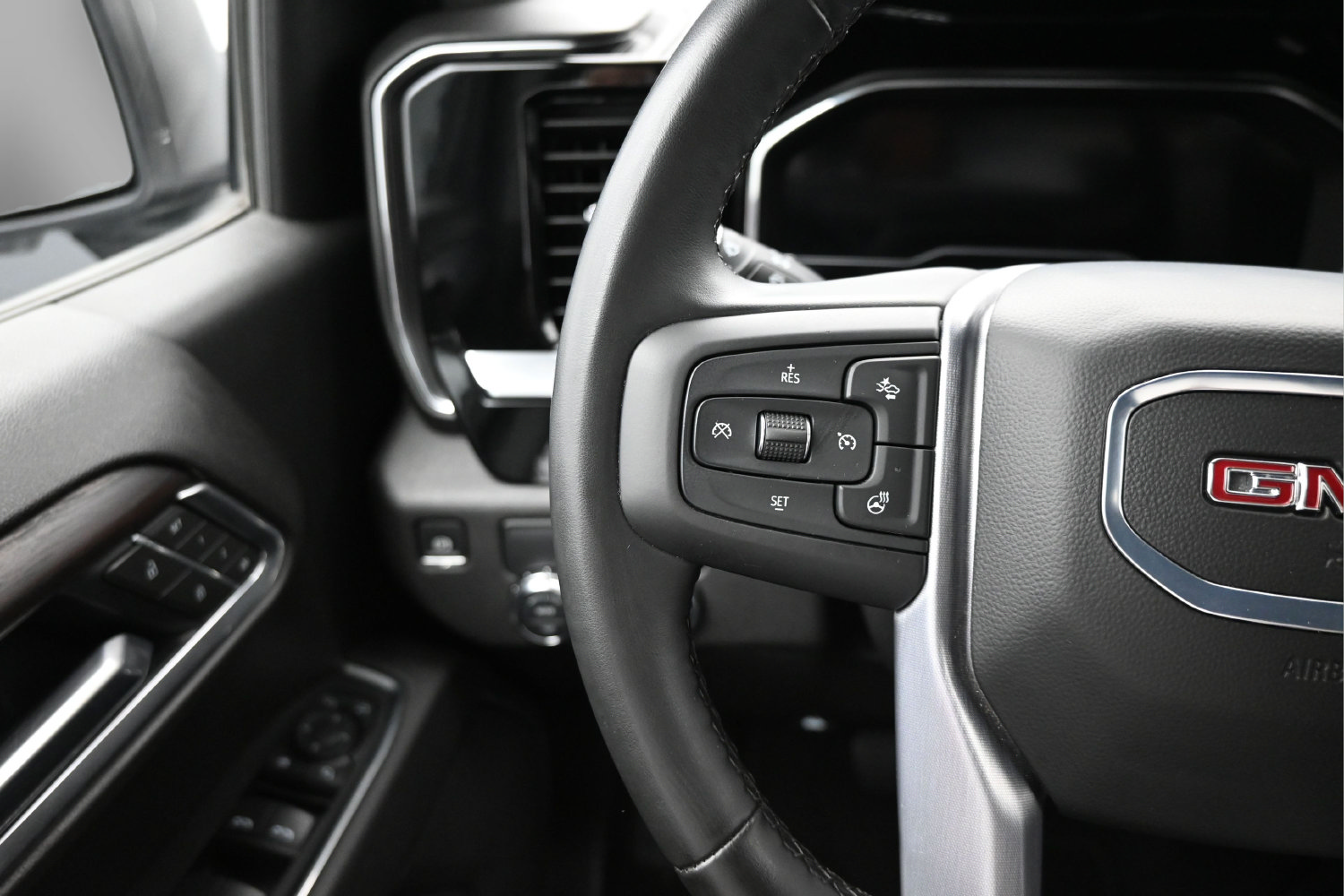 Used 2025 GMC Sierra 1500 SLT RWD image 17