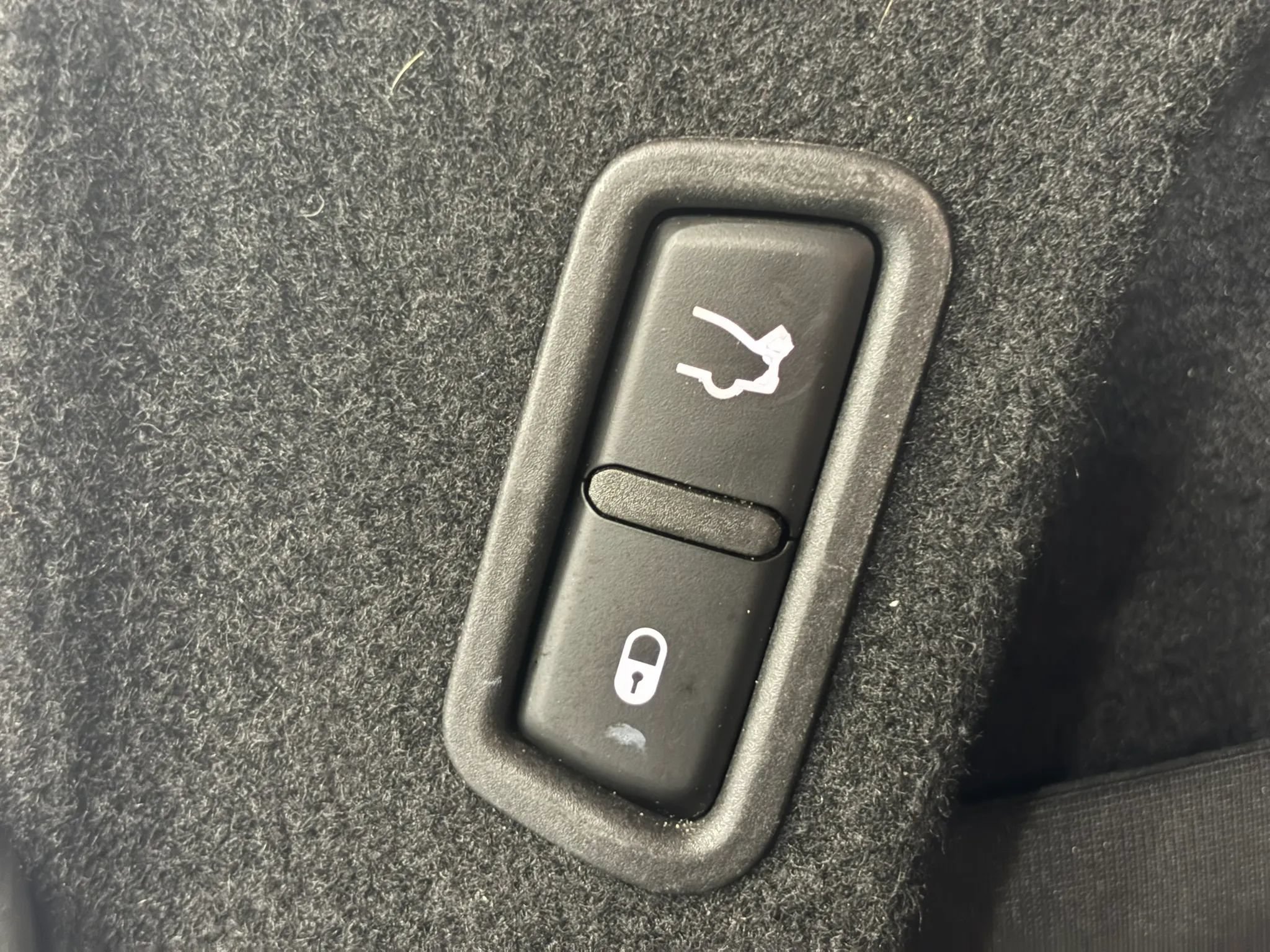 Used 2017 Maserati Levante AWD/4WD image 44