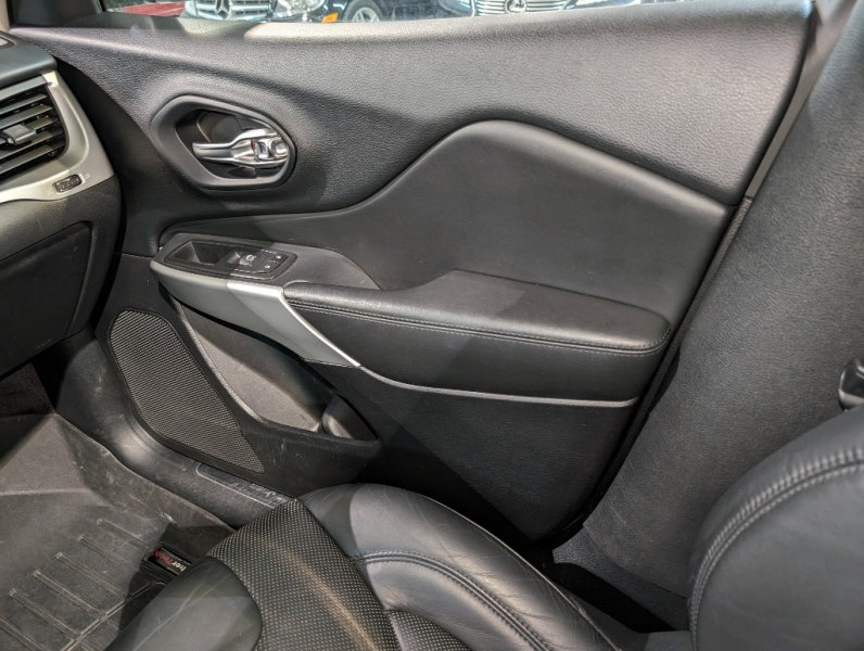 Used 2017 Jeep Cherokee Overland w/ Technology Group image 42