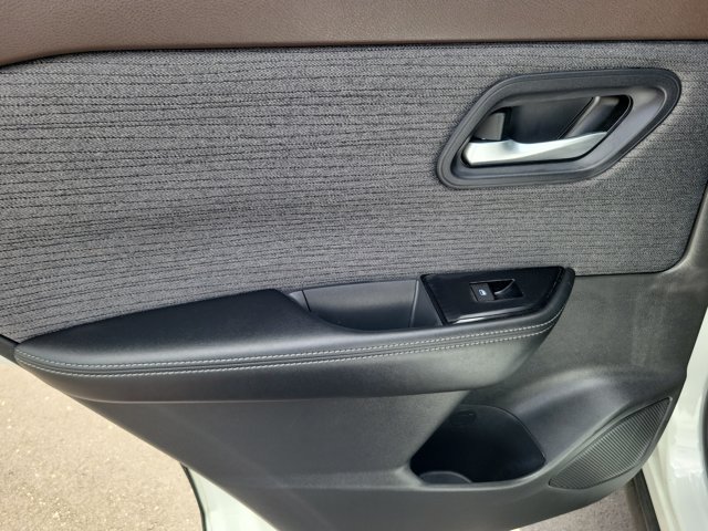 Certified 2023 Nissan Rogue SV FWD image 13