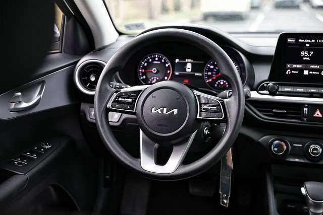 Used 2024 Kia Forte LXS image 28