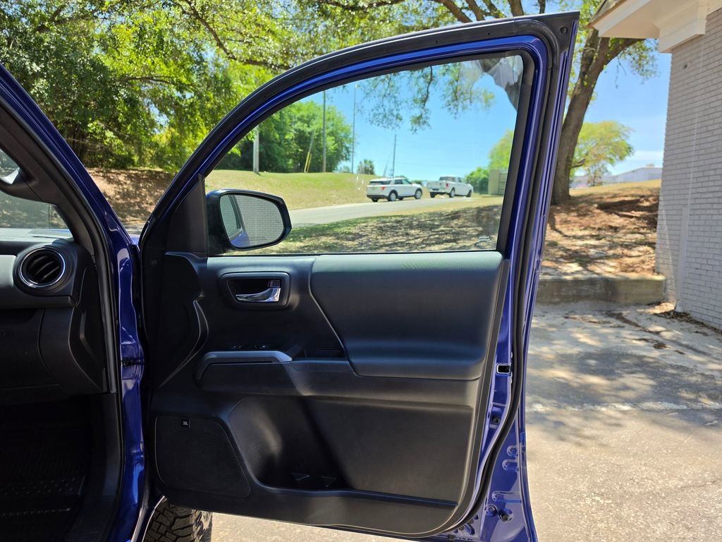 Used 2023 Toyota Tacoma TRD Off-Road w/ TRD Premium Off Road Package AWD/4WD image 42