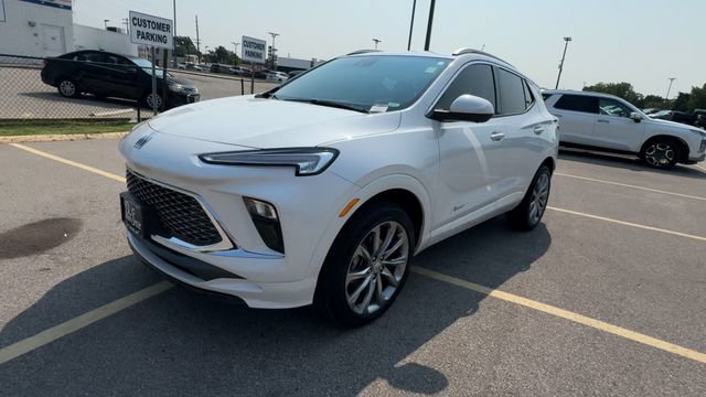 Used 2026 Buick Encore GX Avenir w/ Avenir Technology Package AWD/4WD image 4