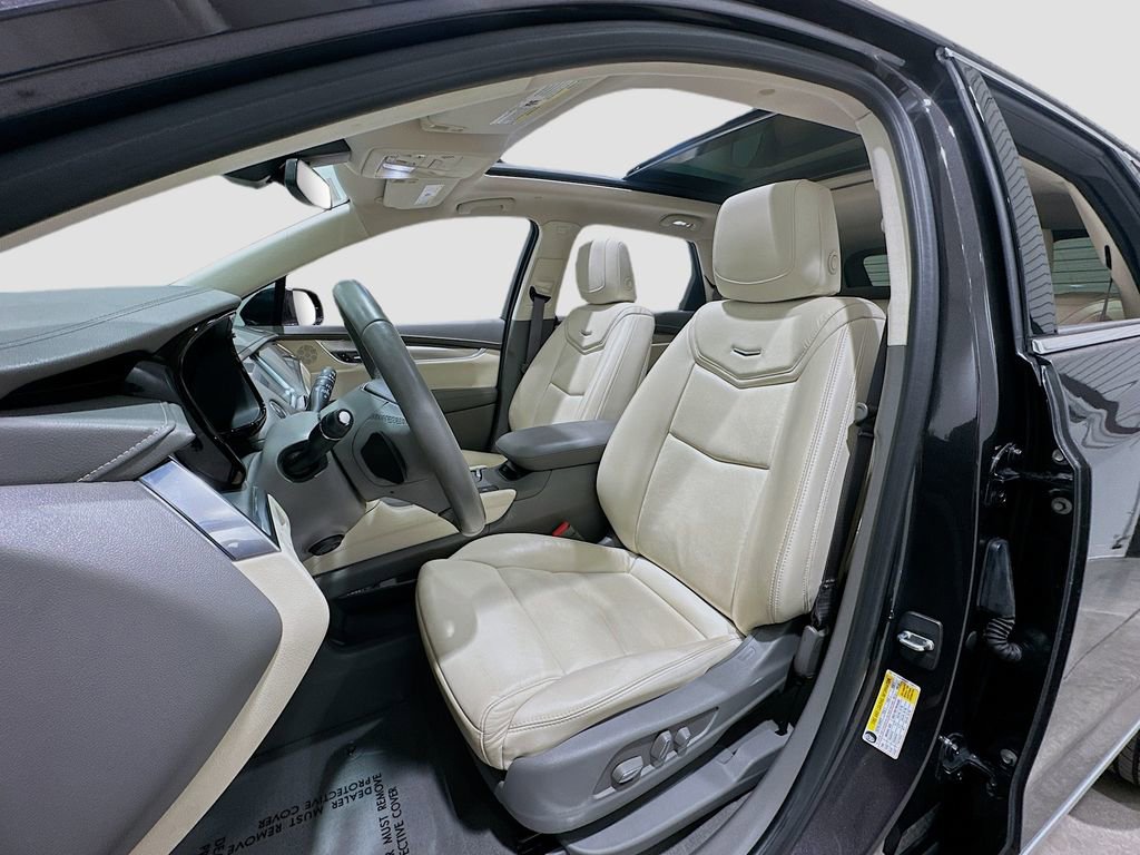 Used 2018 Cadillac XT5 Luxury w/ Driver Awareness Package image 22