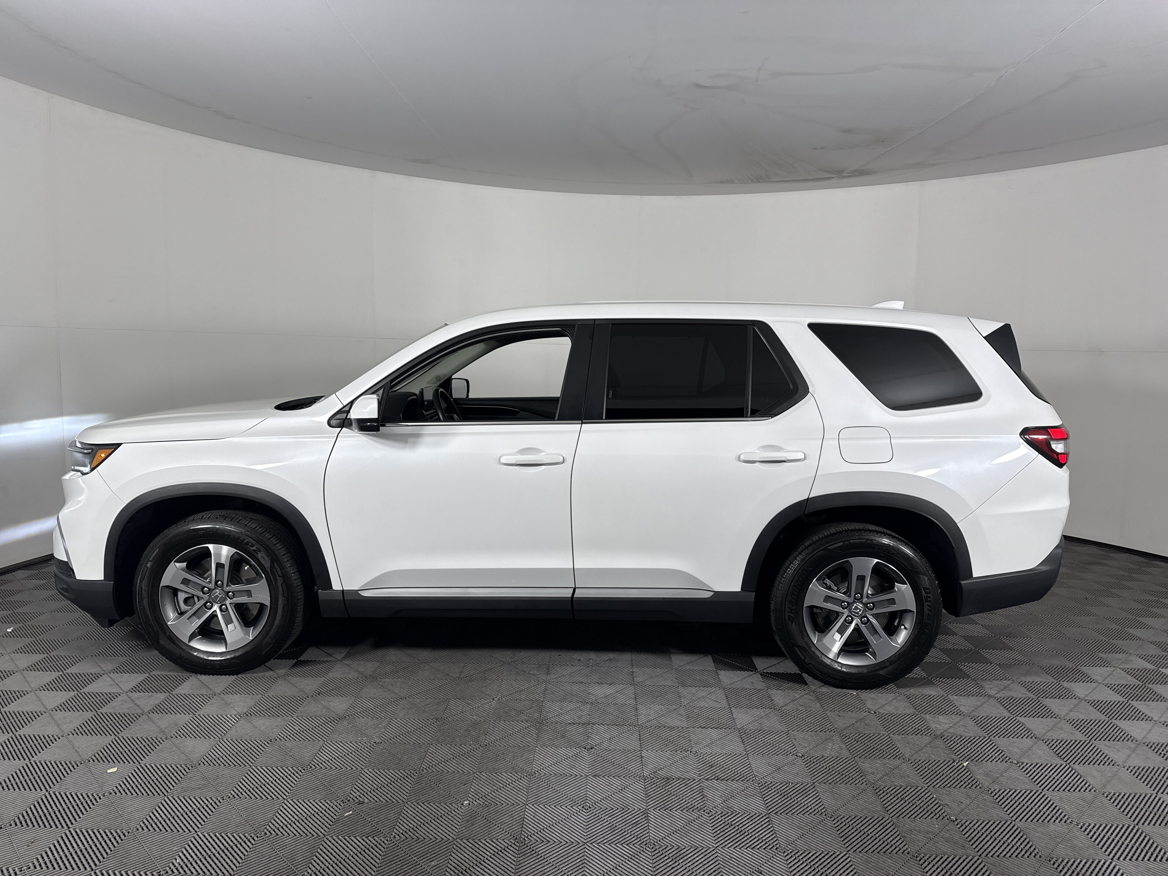 Certified 2024 Honda Pilot EX-L image 8