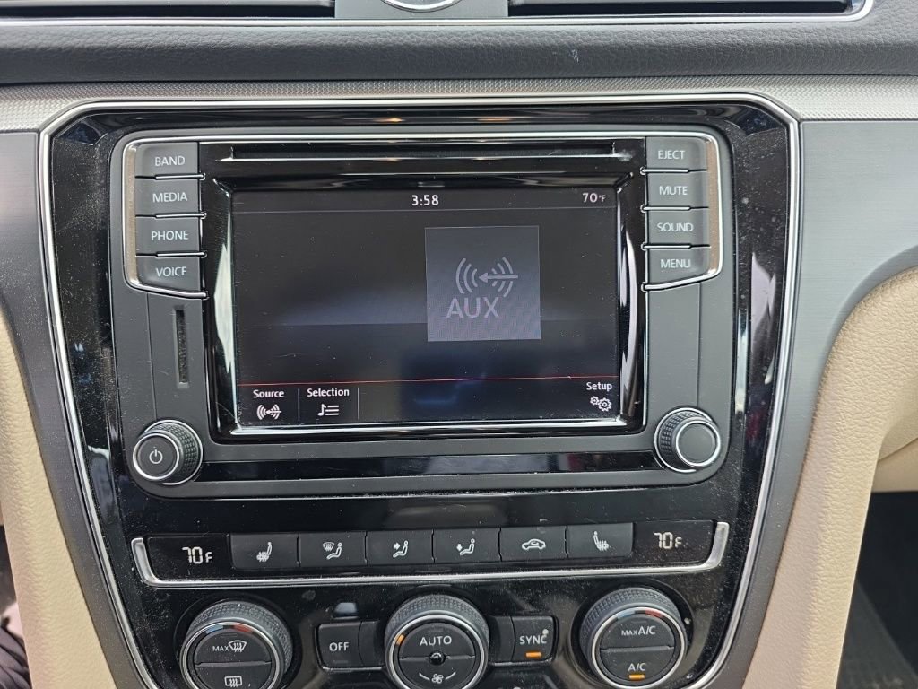 Used 2017 Volkswagen Passat 1.8T R-Line FWD image 17