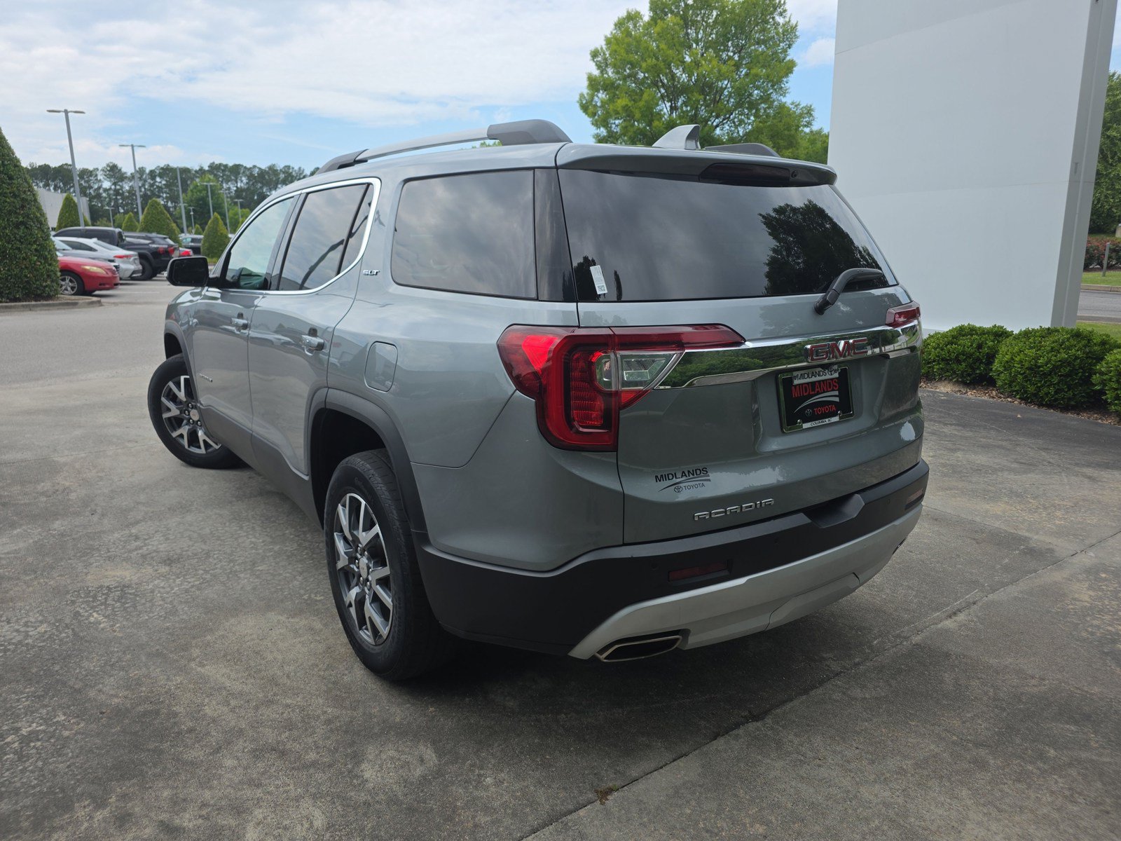 Used 2023 GMC Acadia SLT w/ Preferred Package FWD image 5