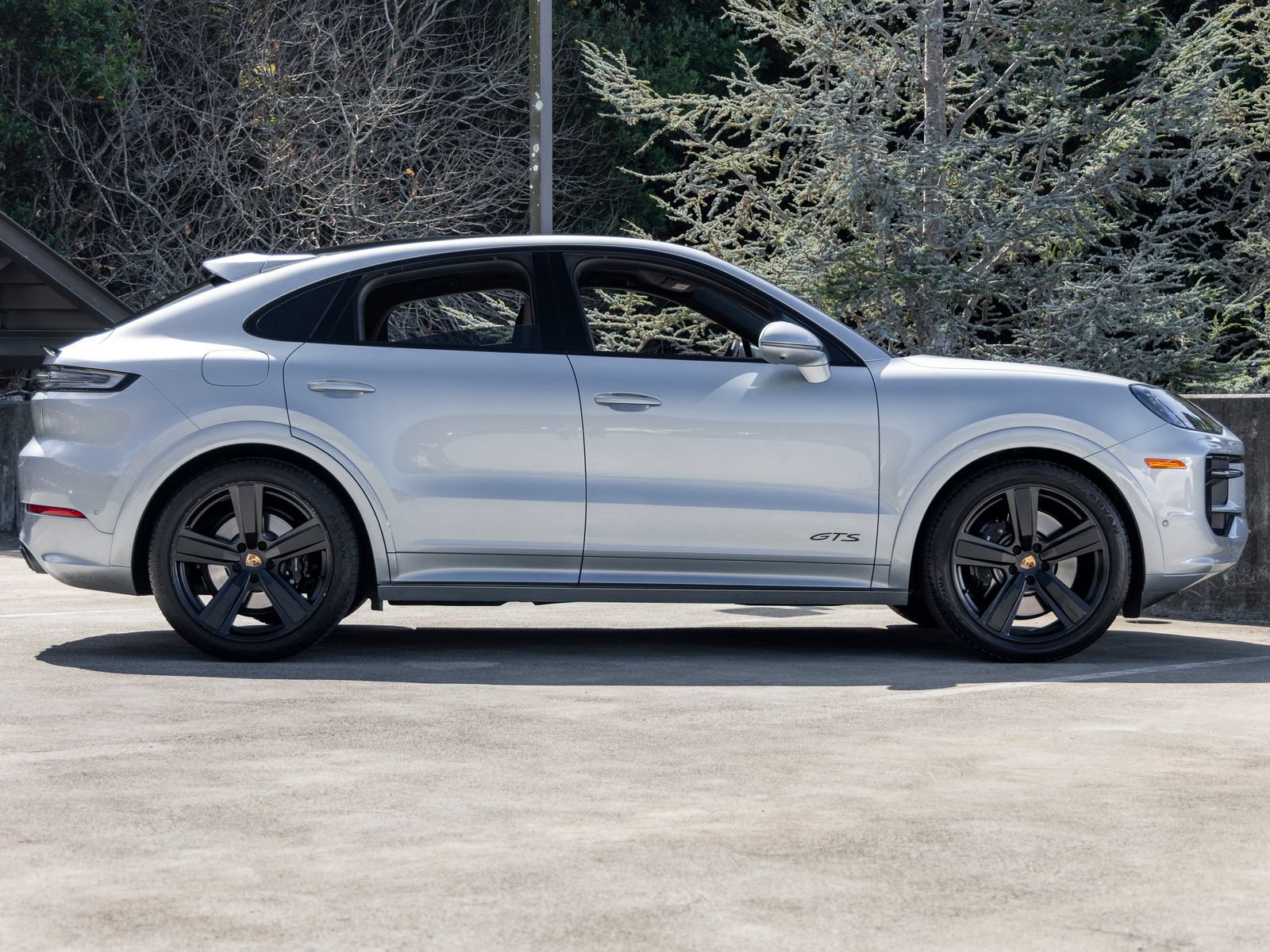 Certified 2025 Porsche Cayenne GTS AWD/4WD image 12