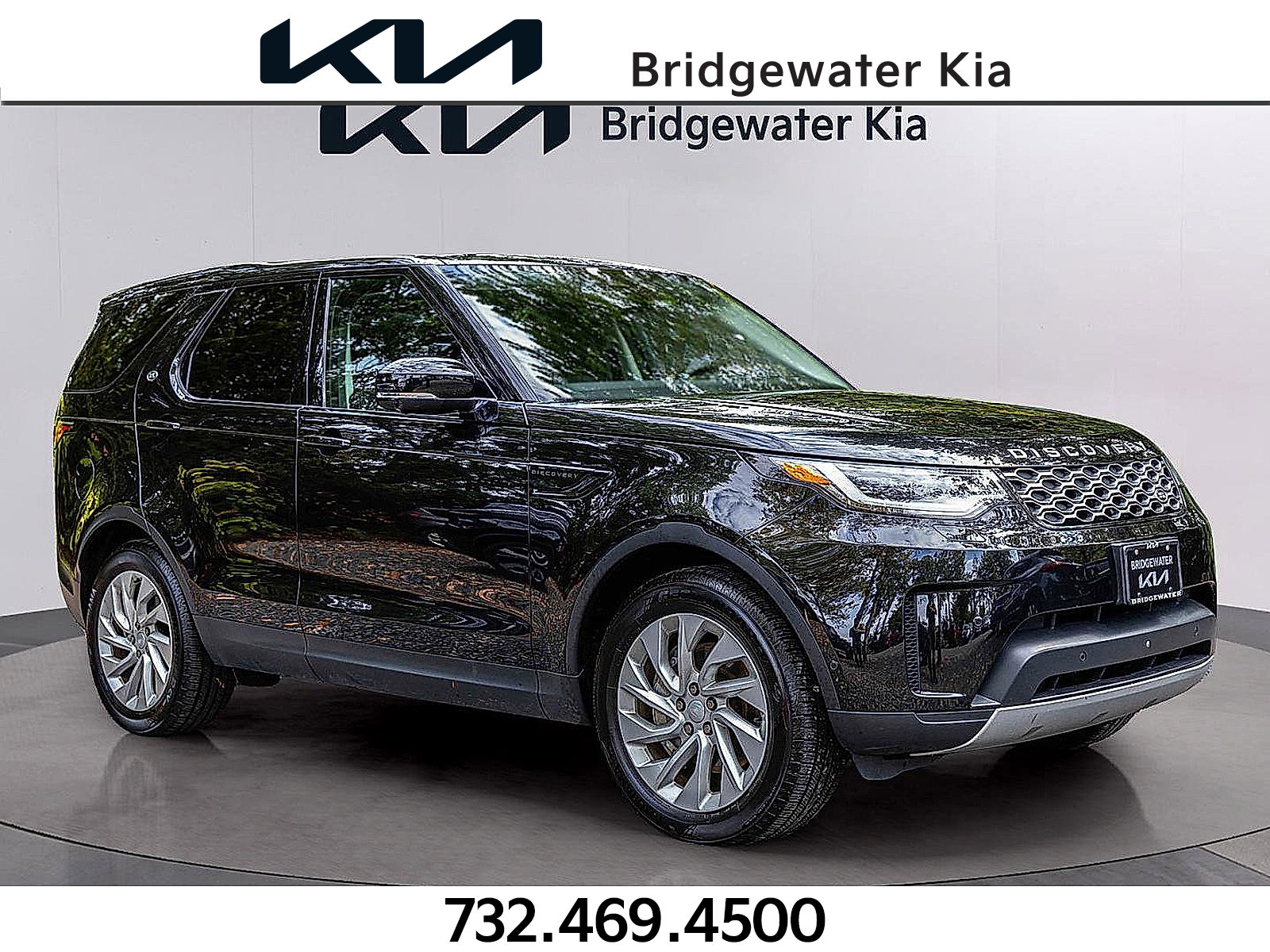 Used 2024 Land Rover Discovery S image 1