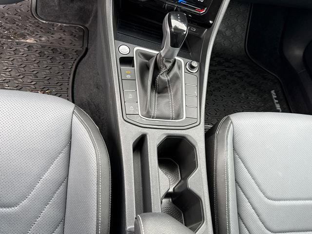 Certified 2025 Volkswagen Jetta SEL image 22