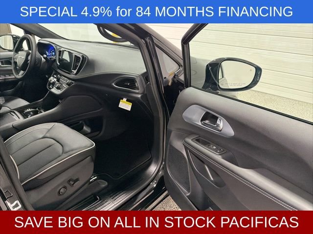 New 2026 Chrysler Pacifica Limited w/ S Appearance Package image 18