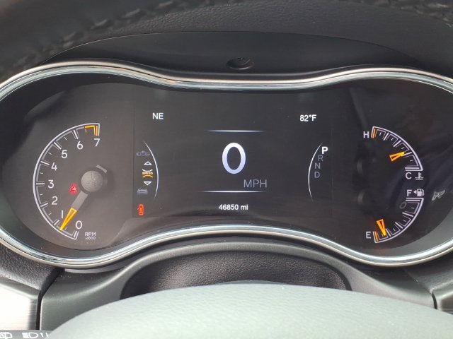 Used 2020 Jeep Grand Cherokee Altitude AWD/4WD image 23