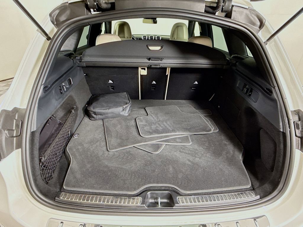 Used 2025 Mercedes-Benz GLC 350e GLC 350e image 26