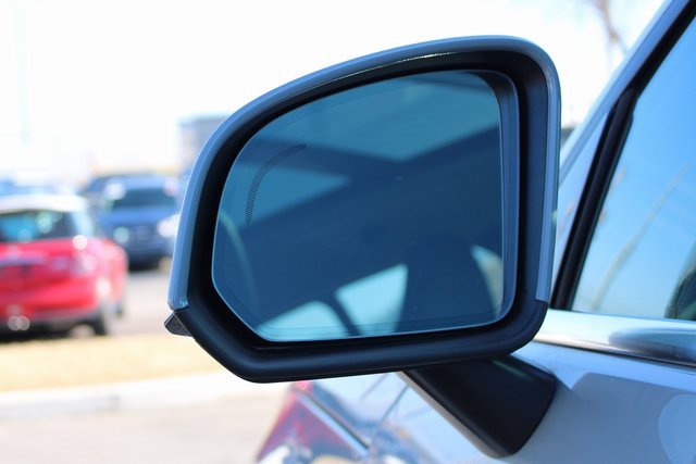 Used 2025 Volvo XC40 B5 Plus image 8