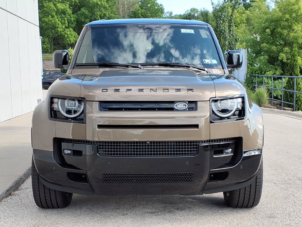 New 2026 Land Rover Defender 110 X-Dynamic SE AWD/4WD image 2