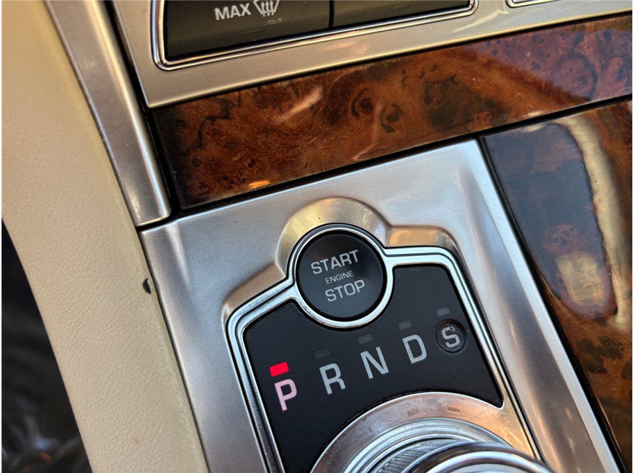 Used 2015 Jaguar XF Premium RWD image 29